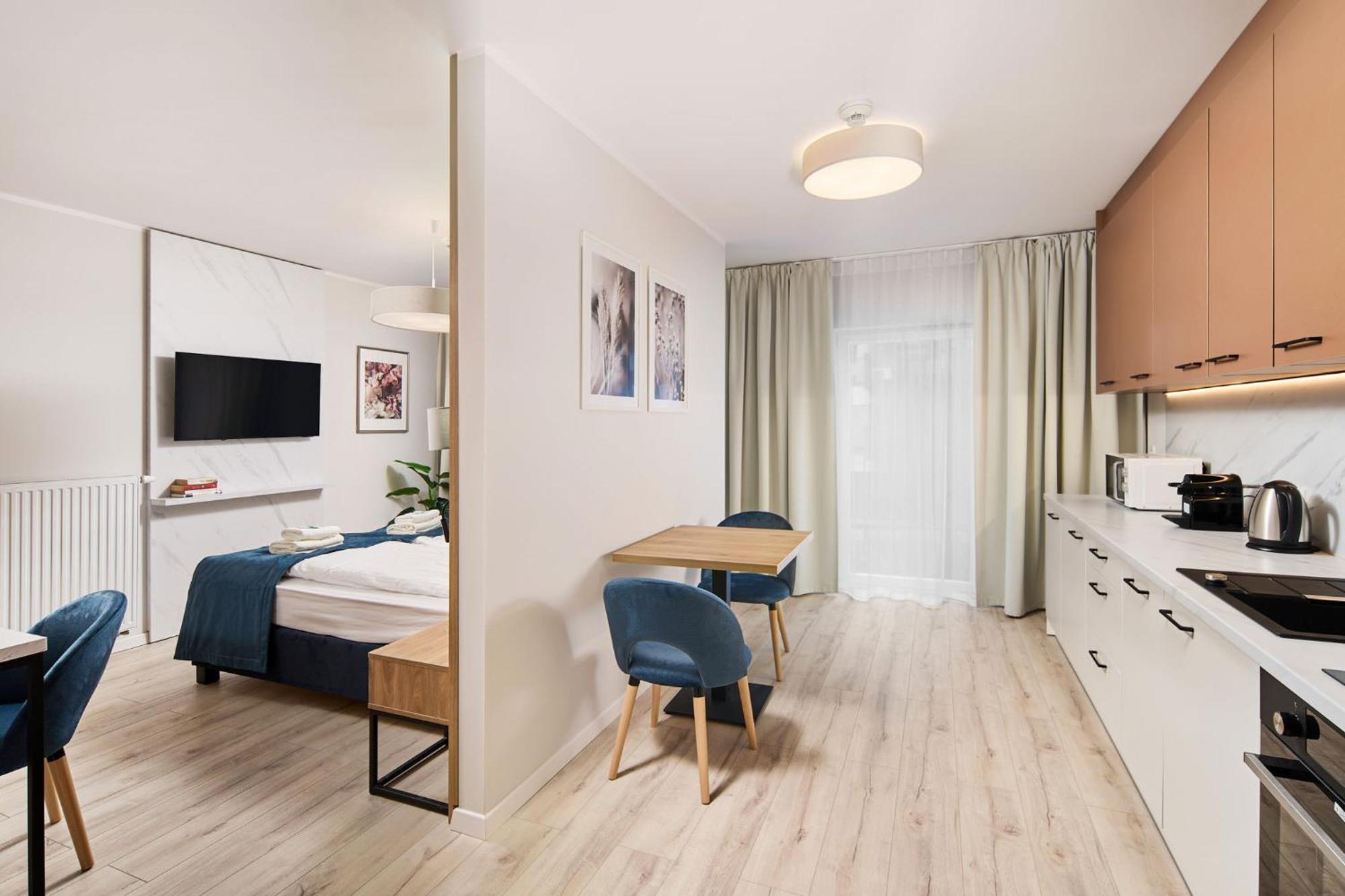 Symphony City Square Aparthotel Вроцлав Экстерьер фото