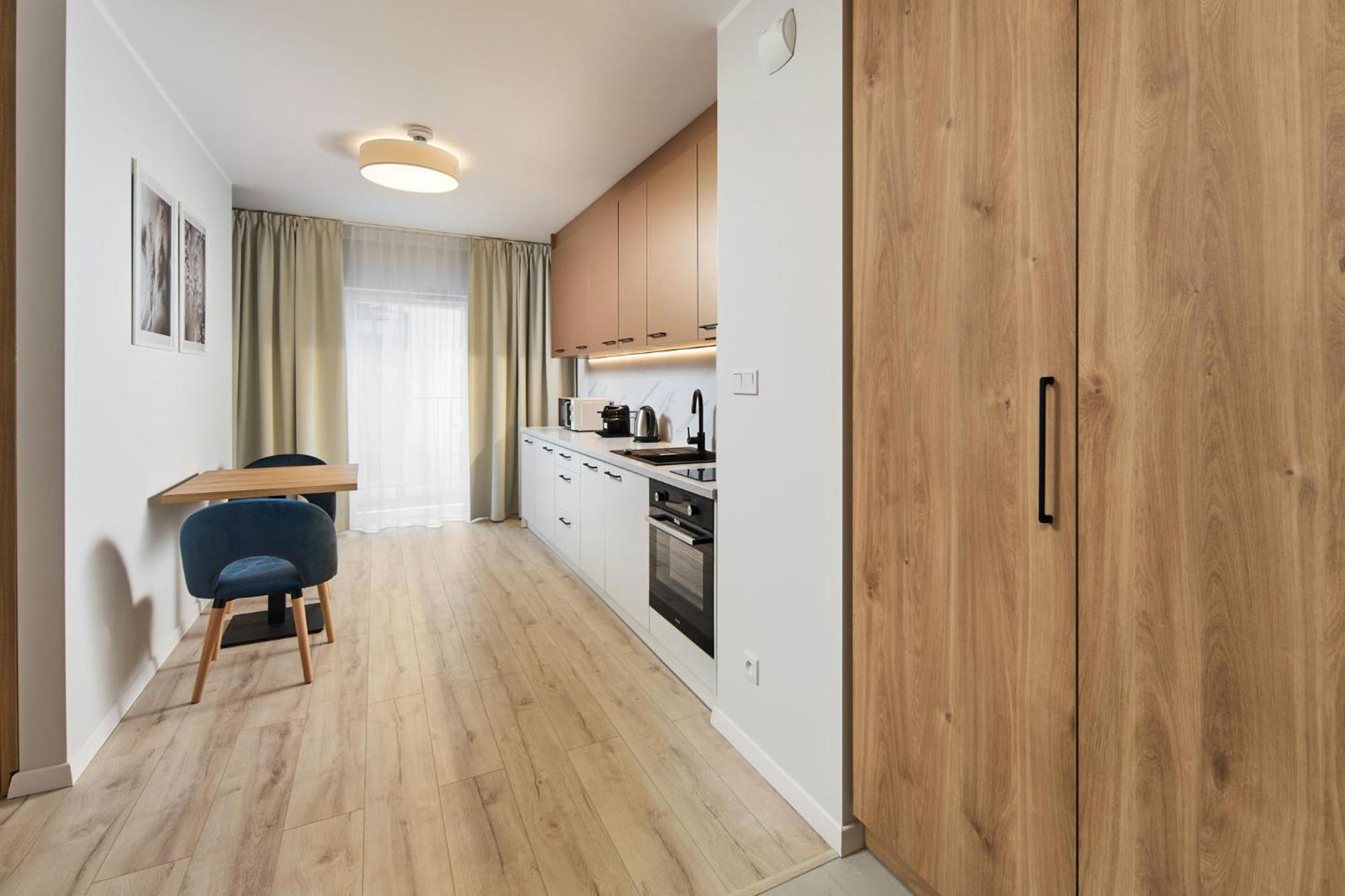 Symphony City Square Aparthotel Вроцлав Экстерьер фото
