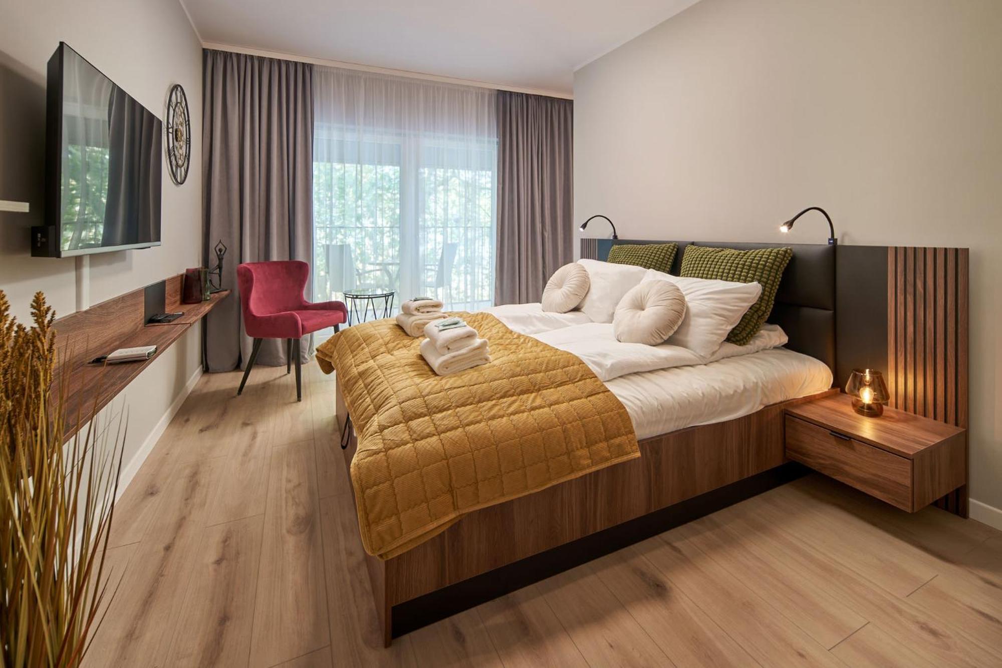 Symphony City Square Aparthotel Вроцлав Экстерьер фото